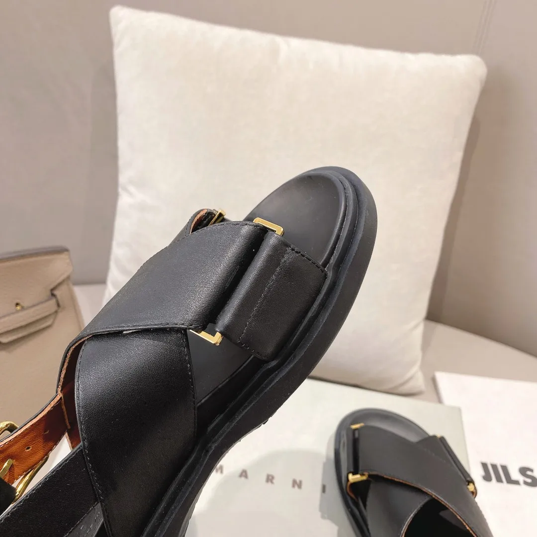 👟👟Ex-factory price 440👟👟 Marni Mani, popular online celebrity style, Taobao, popular single style in physical stores! Thick-soled, elevated classic cross-strap, color-blocked flat-soled cowhide open-toe European and American style women's sandals. Fabric: Cowhide Lining: Sheepskin Outsole: Rubber Button: Gold Size: 35-40